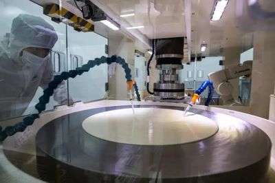 自主創(chuàng)新引領(lǐng)突破，湖北鼎龍控股成功挺進(jìn)國內(nèi)主流晶圓廠供應(yīng)鏈